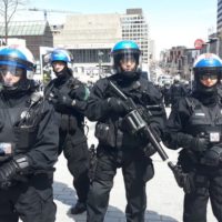Une manifestation d’extrême-droite protégée par la police contre les antifascistes
