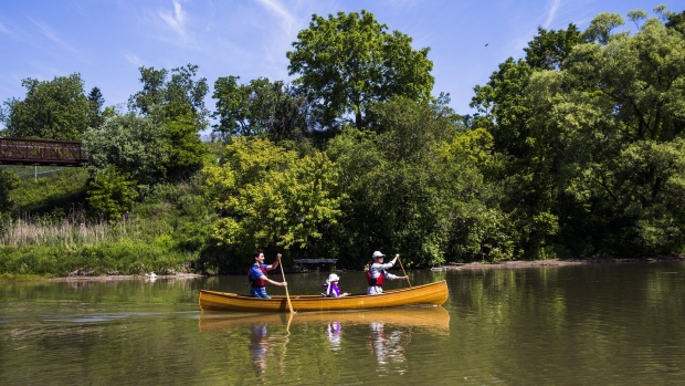 Parce que les parcs «naturels» ont aussi servi et servent encore les fins de la colonisation des espaces et des peuples autochtones